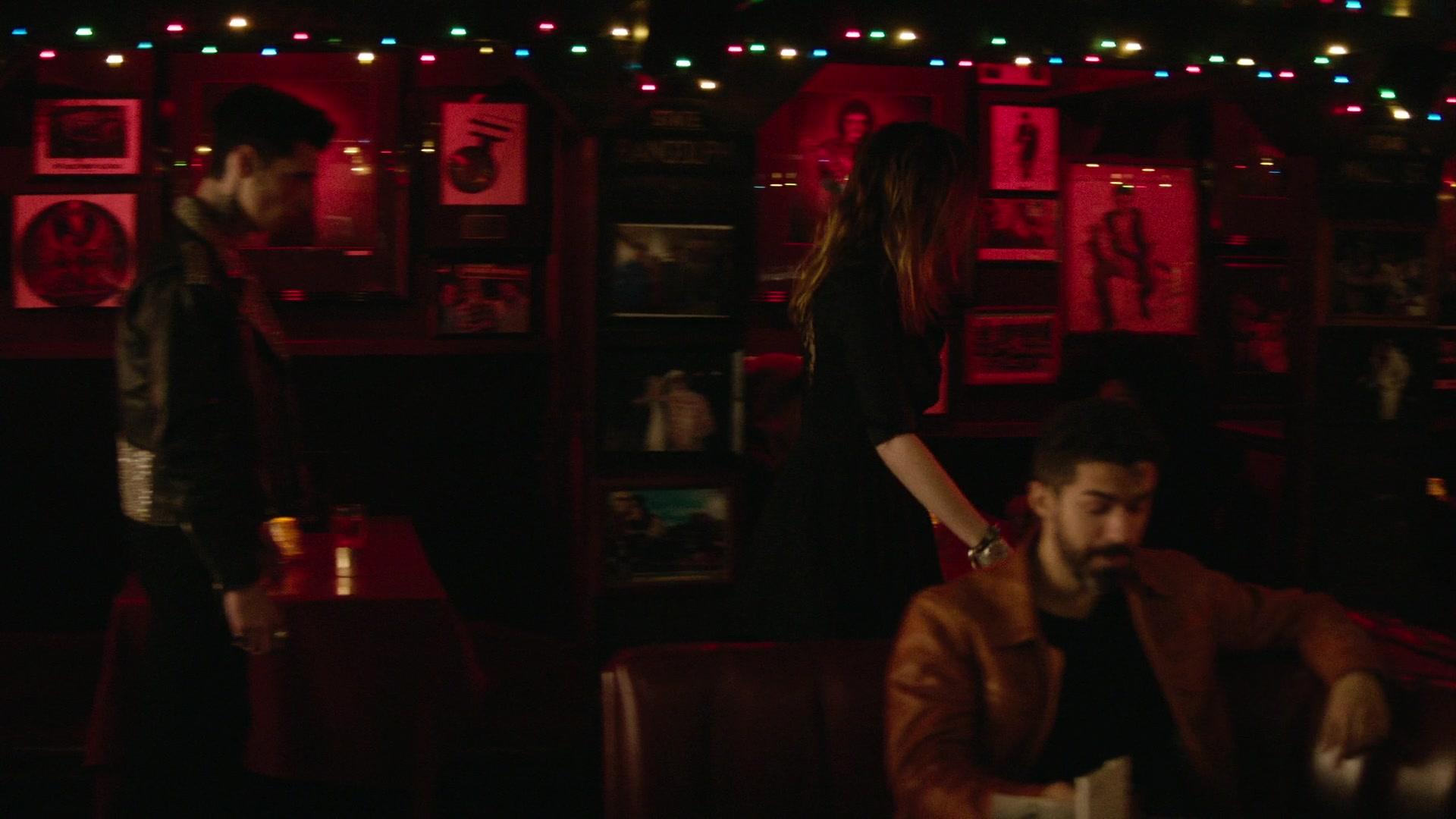 Paradise_City_2021_S01E05_1080p_BTD_002333.jpg