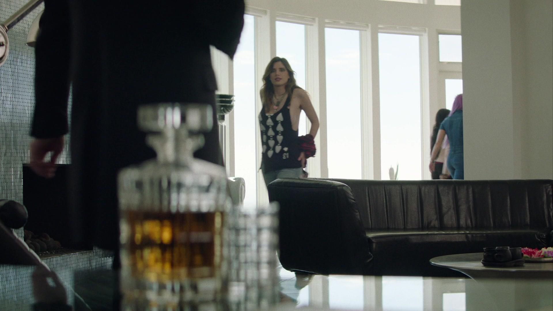 Paradise_City_2021_S01E08_1080p_BTD_000212.jpg