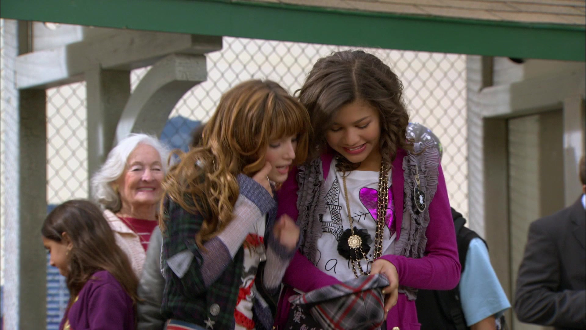 Shake_It_Up_S01E01_1080p_BTD_000187.jpg Shake_It_Up_S01E01_1080p_BTD_000187.jpg