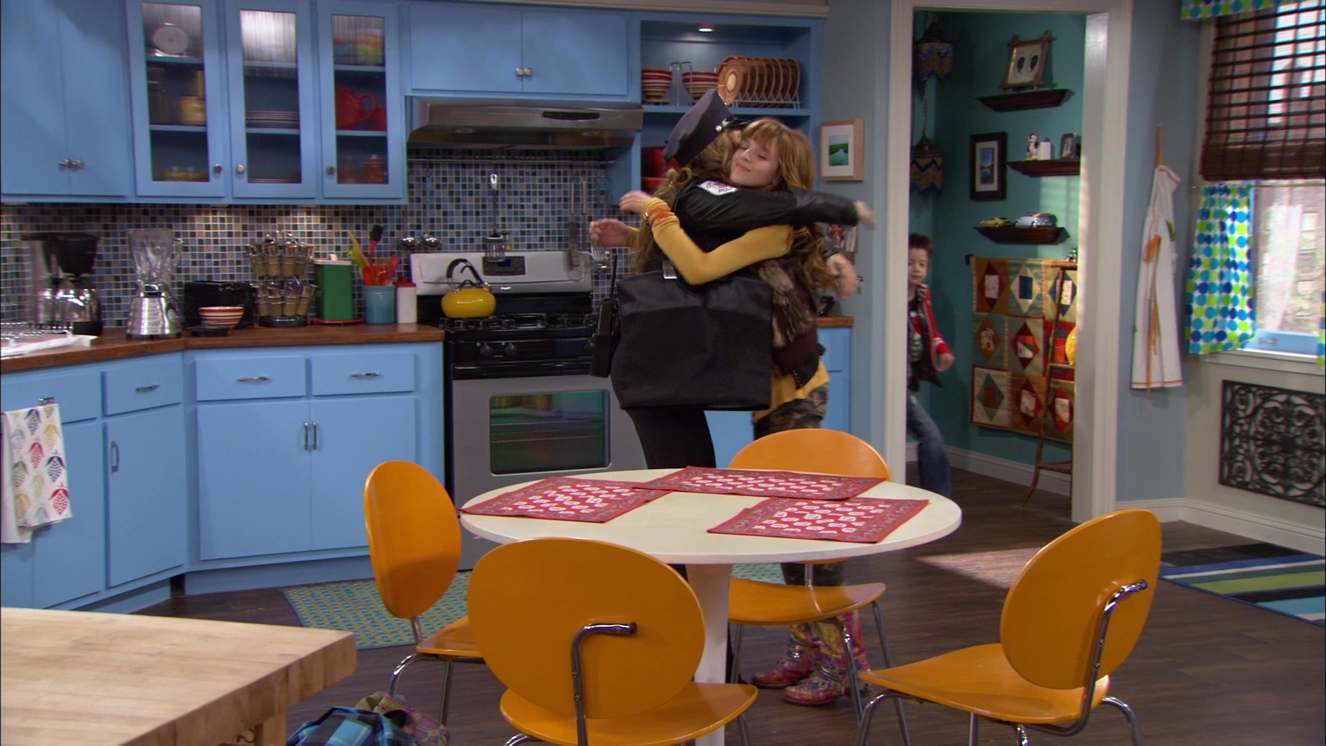 Shake_It_Up_S01E01_1080p_BTD_000540.jpg