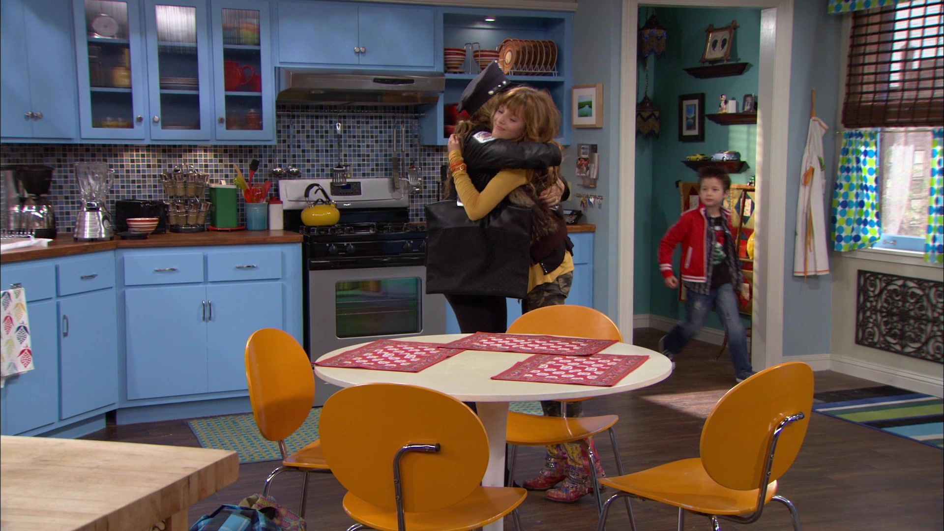 Shake_It_Up_S01E01_1080p_BTD_000541.jpg