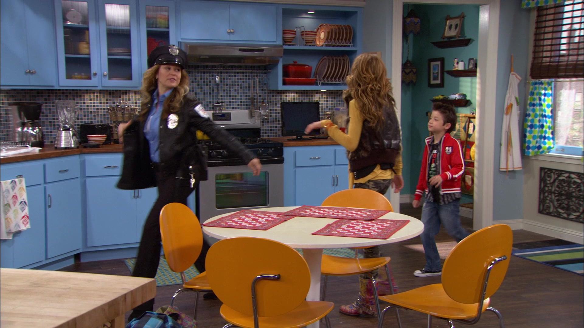 Shake_It_Up_S01E01_1080p_BTD_000544.jpg