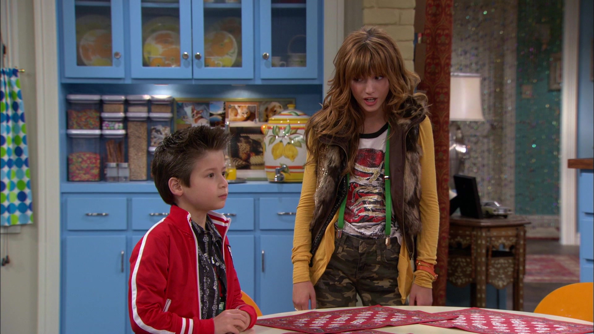 Shake_It_Up_S01E01_1080p_BTD_000576.jpg Shake_It_Up_S01E01_1080p_BTD_000576.jpg
