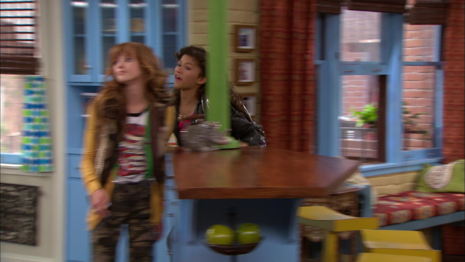 Shake_It_Up_S01E01_1080p_BTD_000590.jpg Shake_It_Up_S01E01_1080p_BTD_000590.jpg