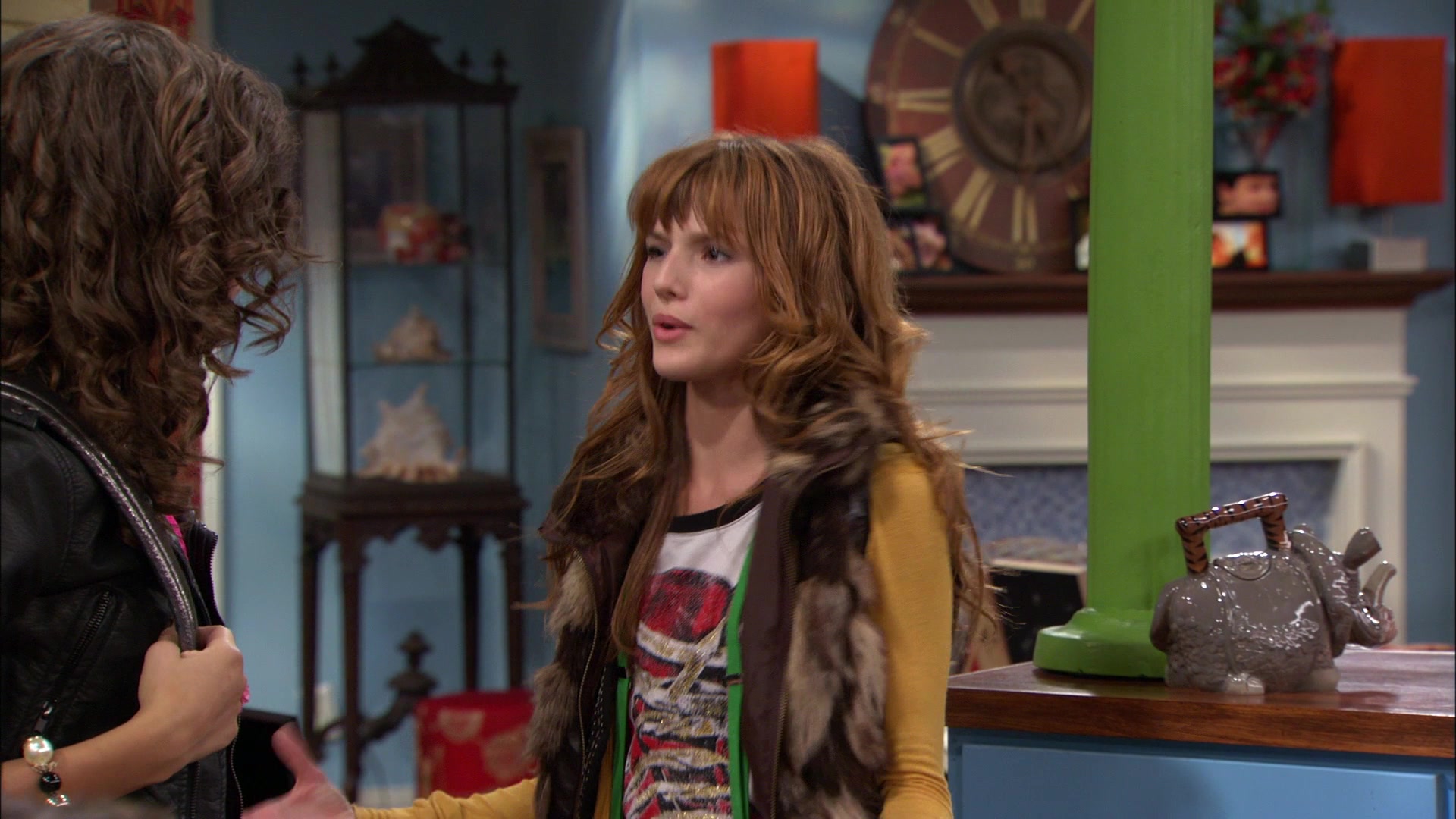 Shake_It_Up_S01E01_1080p_BTD_000599.jpg