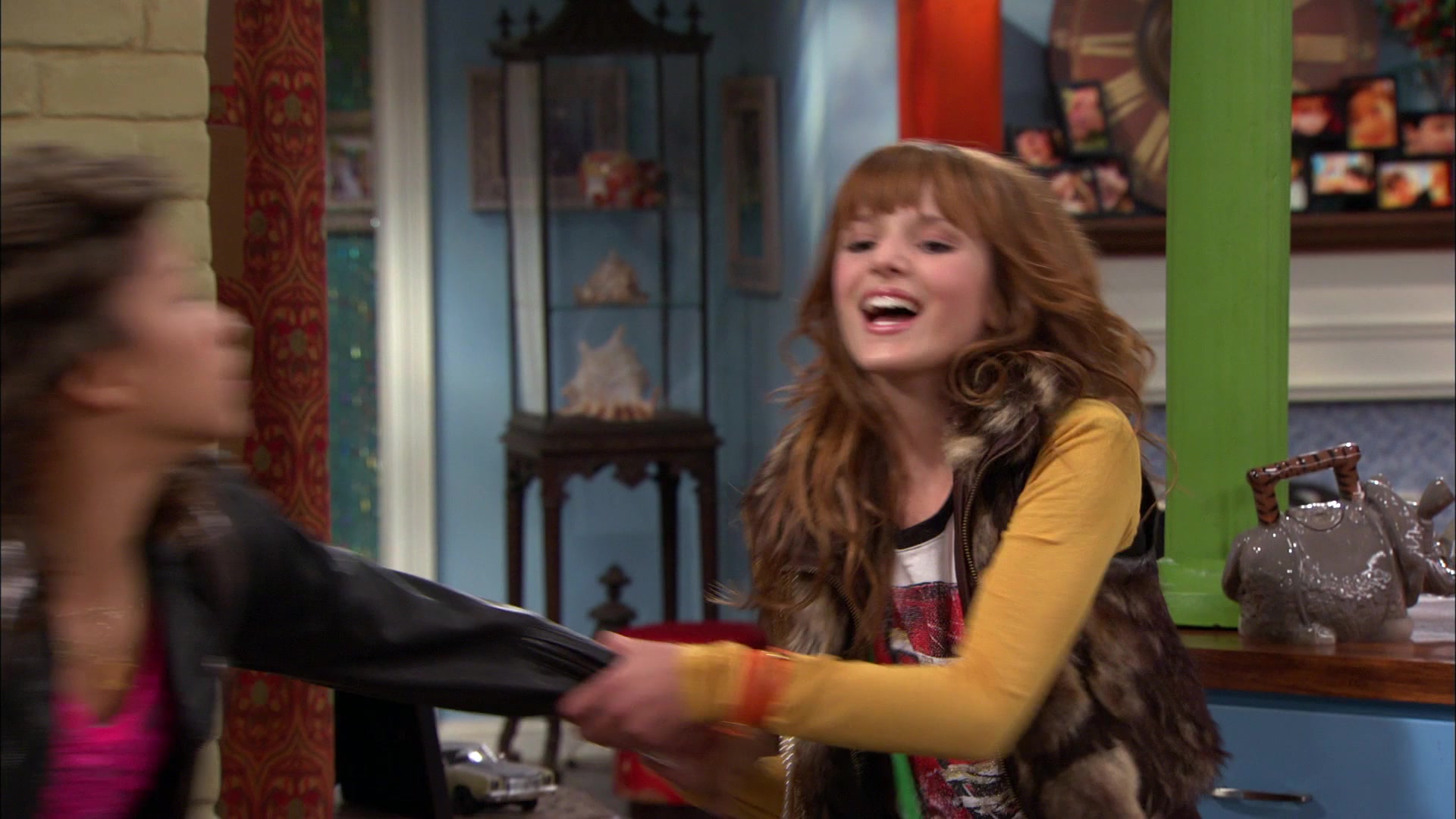 Shake_It_Up_S01E01_1080p_BTD_000617.jpg Shake_It_Up_S01E01_1080p_BTD_000617.jpg
