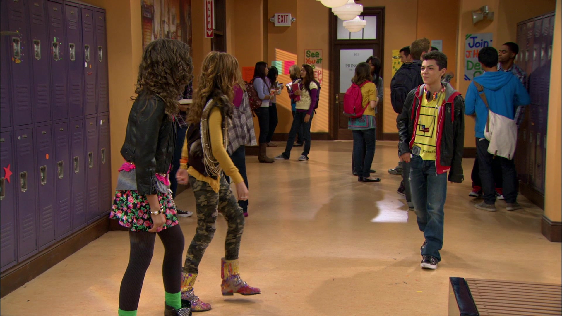 Shake_It_Up_S01E01_1080p_BTD_000793.jpg