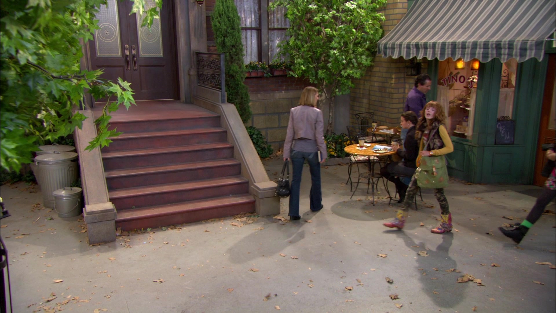 Shake_It_Up_S01E01_1080p_BTD_001103.jpg