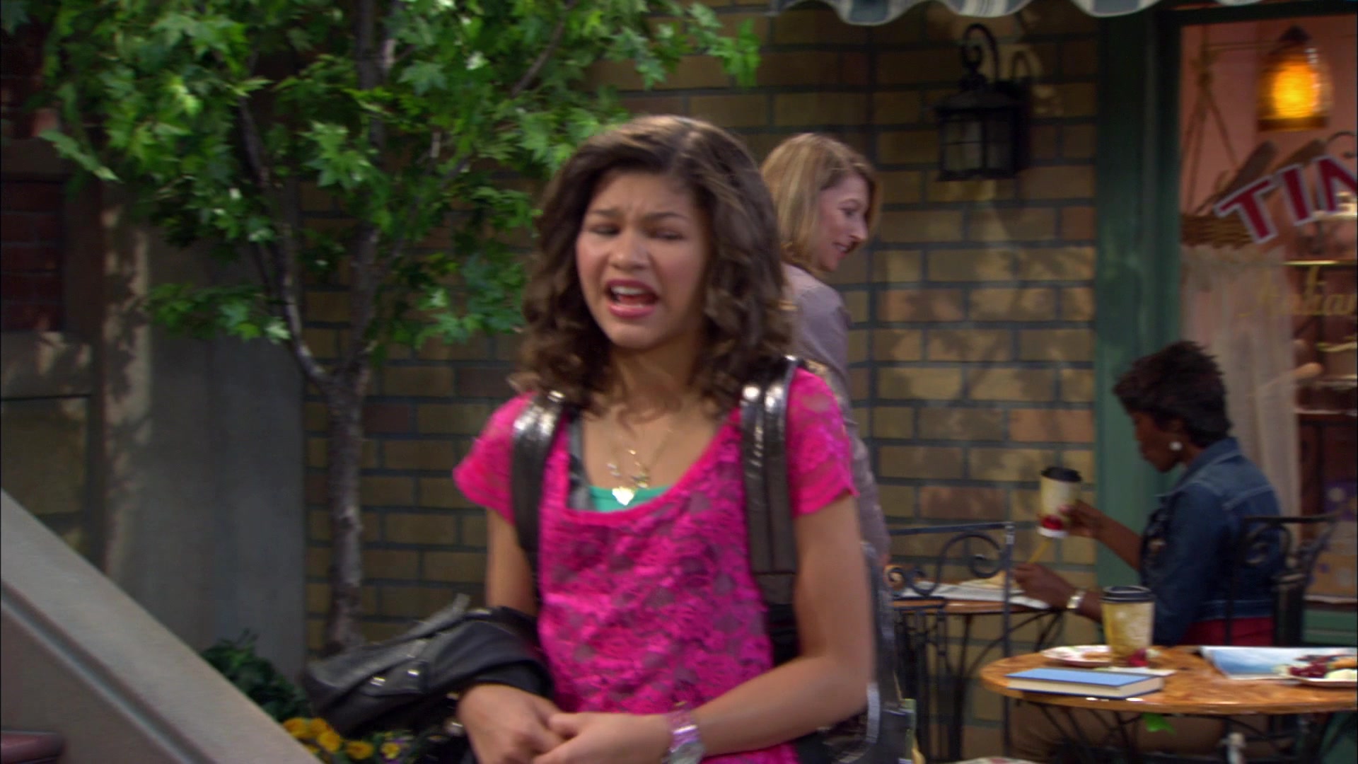 Shake_It_Up_S01E01_1080p_BTD_001115.jpg Shake_It_Up_S01E01_1080p_BTD_001115.jpg