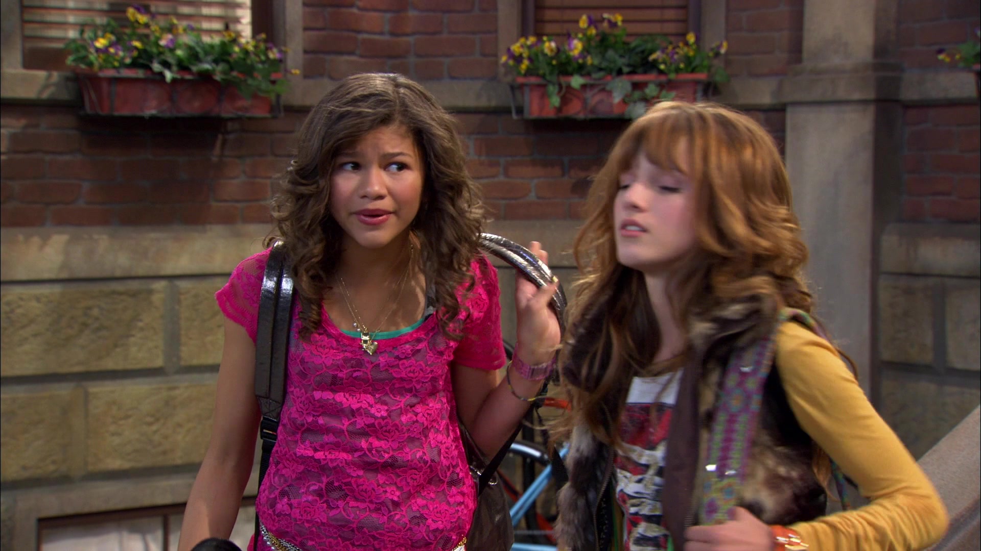 Shake_It_Up_S01E01_1080p_BTD_001138.jpg Shake_It_Up_S01E01_1080p_BTD_001138.jpg