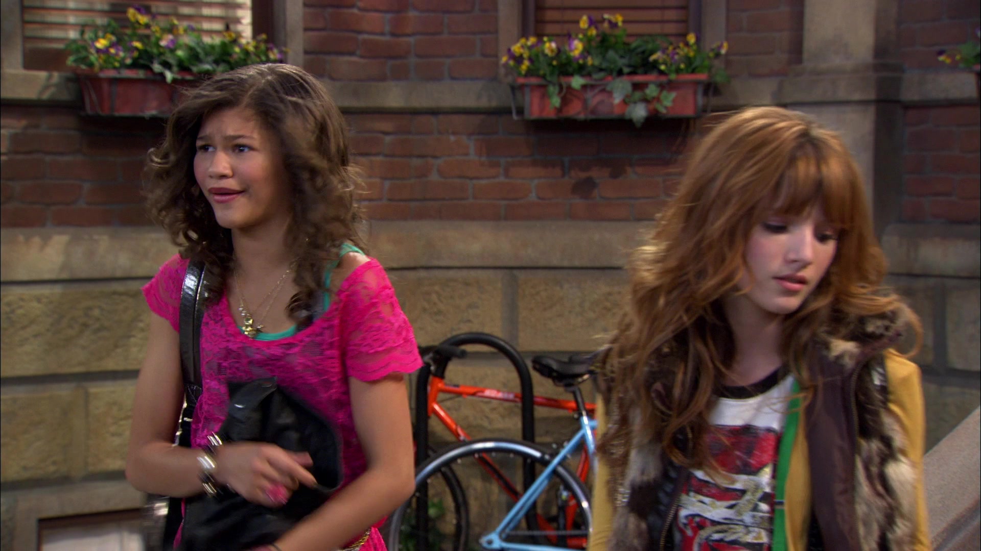 Shake_It_Up_S01E01_1080p_BTD_001140.jpg Shake_It_Up_S01E01_1080p_BTD_001140.jpg