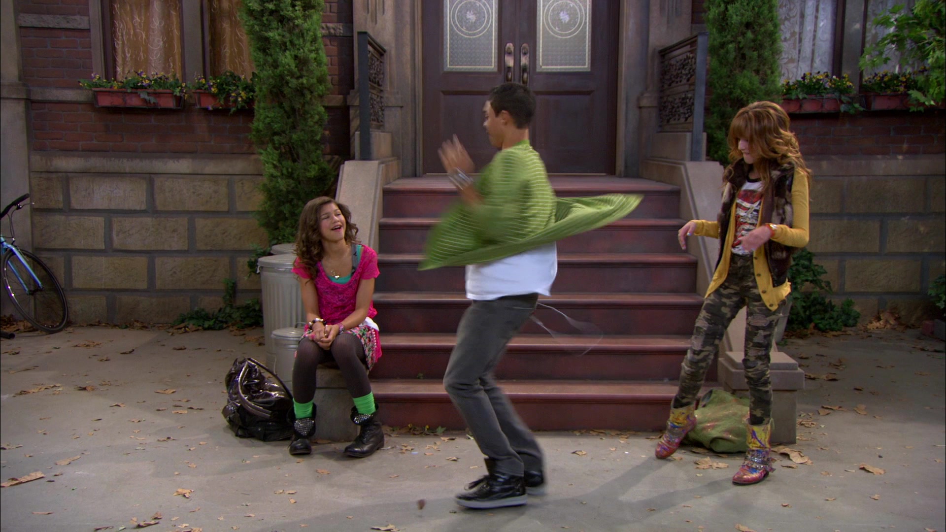Shake_It_Up_S01E01_1080p_BTD_001210.jpg Shake_It_Up_S01E01_1080p_BTD_001210.jpg