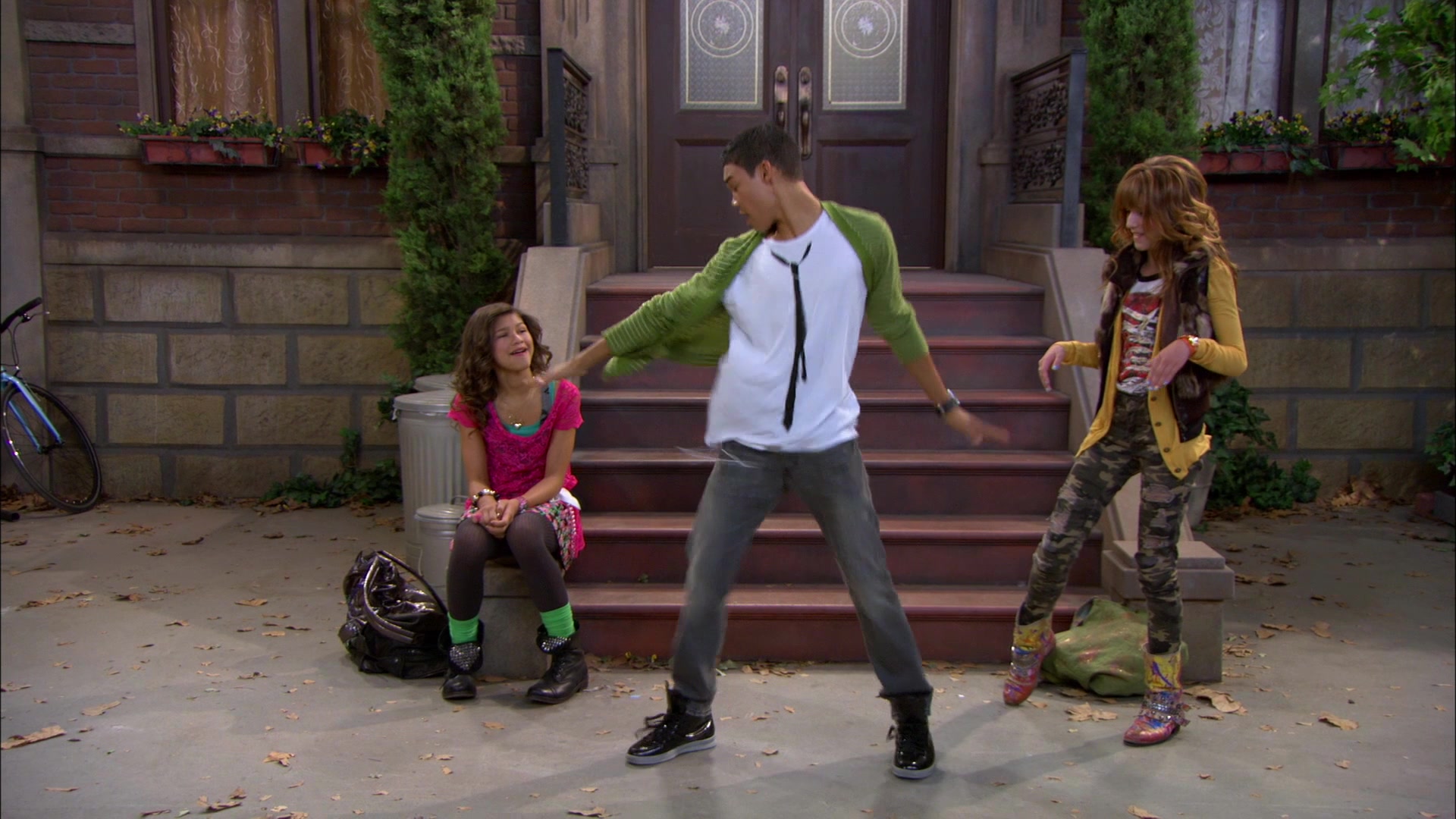 Shake_It_Up_S01E01_1080p_BTD_001211.jpg