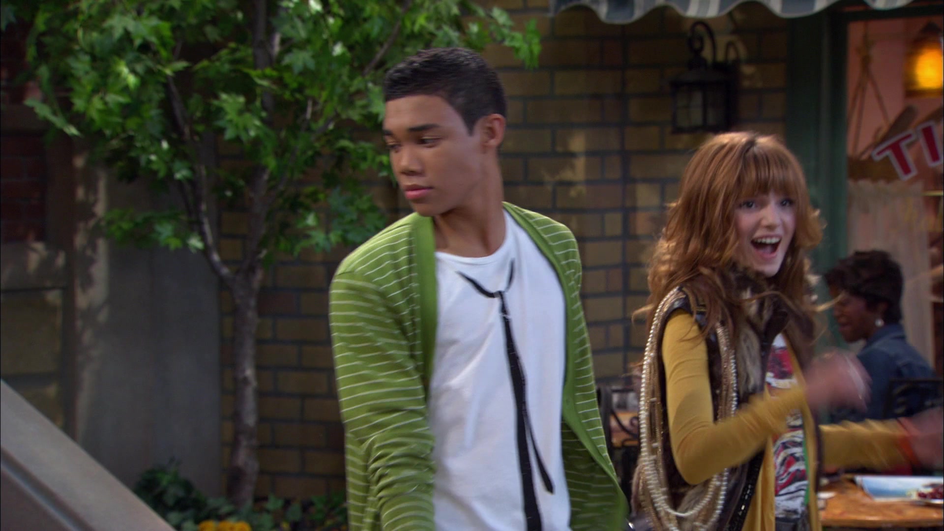 Shake_It_Up_S01E01_1080p_BTD_001217.jpg Shake_It_Up_S01E01_1080p_BTD_001217.jpg