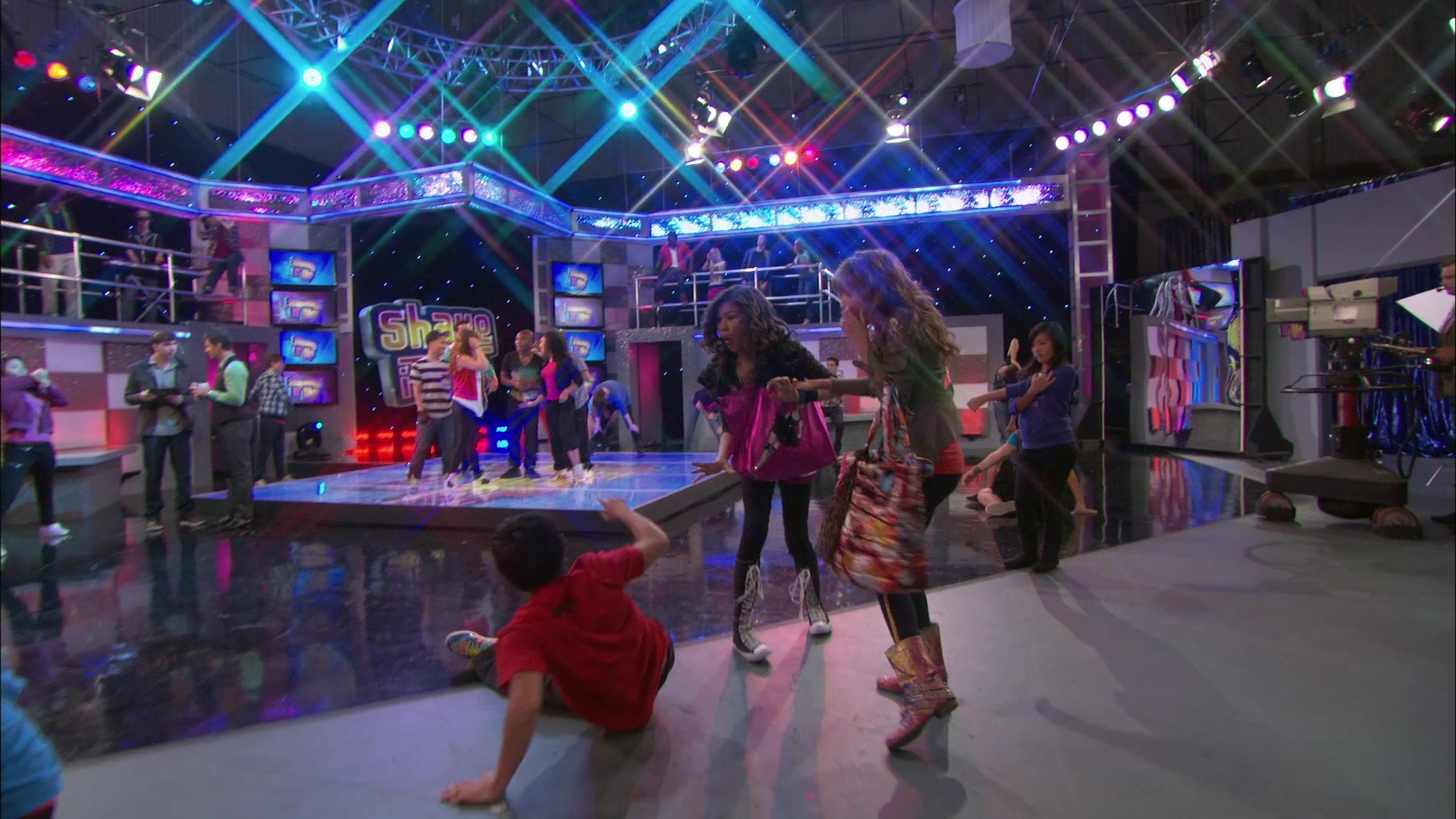 Shake_It_Up_S01E01_1080p_BTD_001410.jpg Shake_It_Up_S01E01_1080p_BTD_001410.jpg