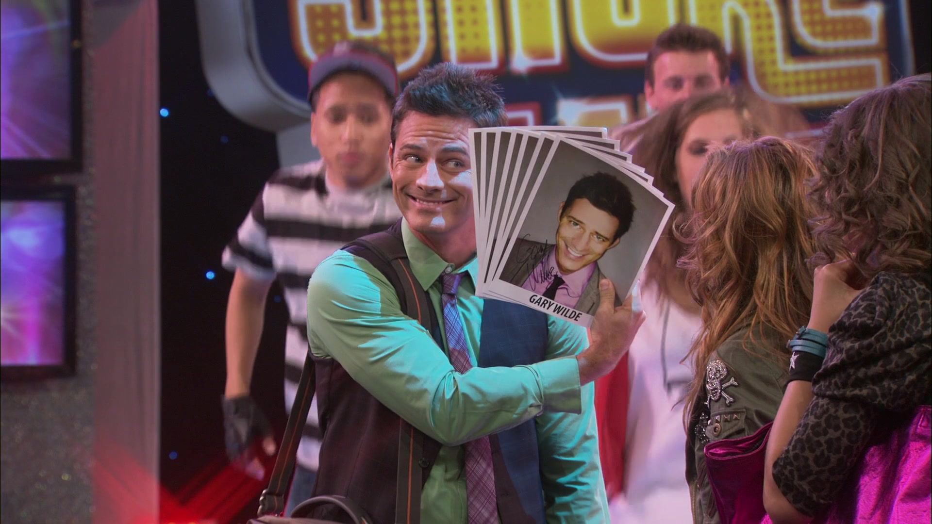 Shake_It_Up_S01E01_1080p_BTD_001469.jpg