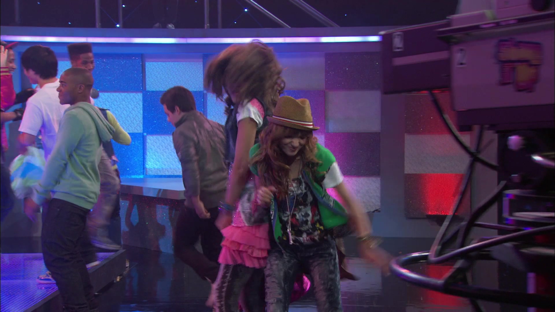 Shake_It_Up_S01E01_1080p_BTD_002627.jpg Shake_It_Up_S01E01_1080p_BTD_002627.jpg
