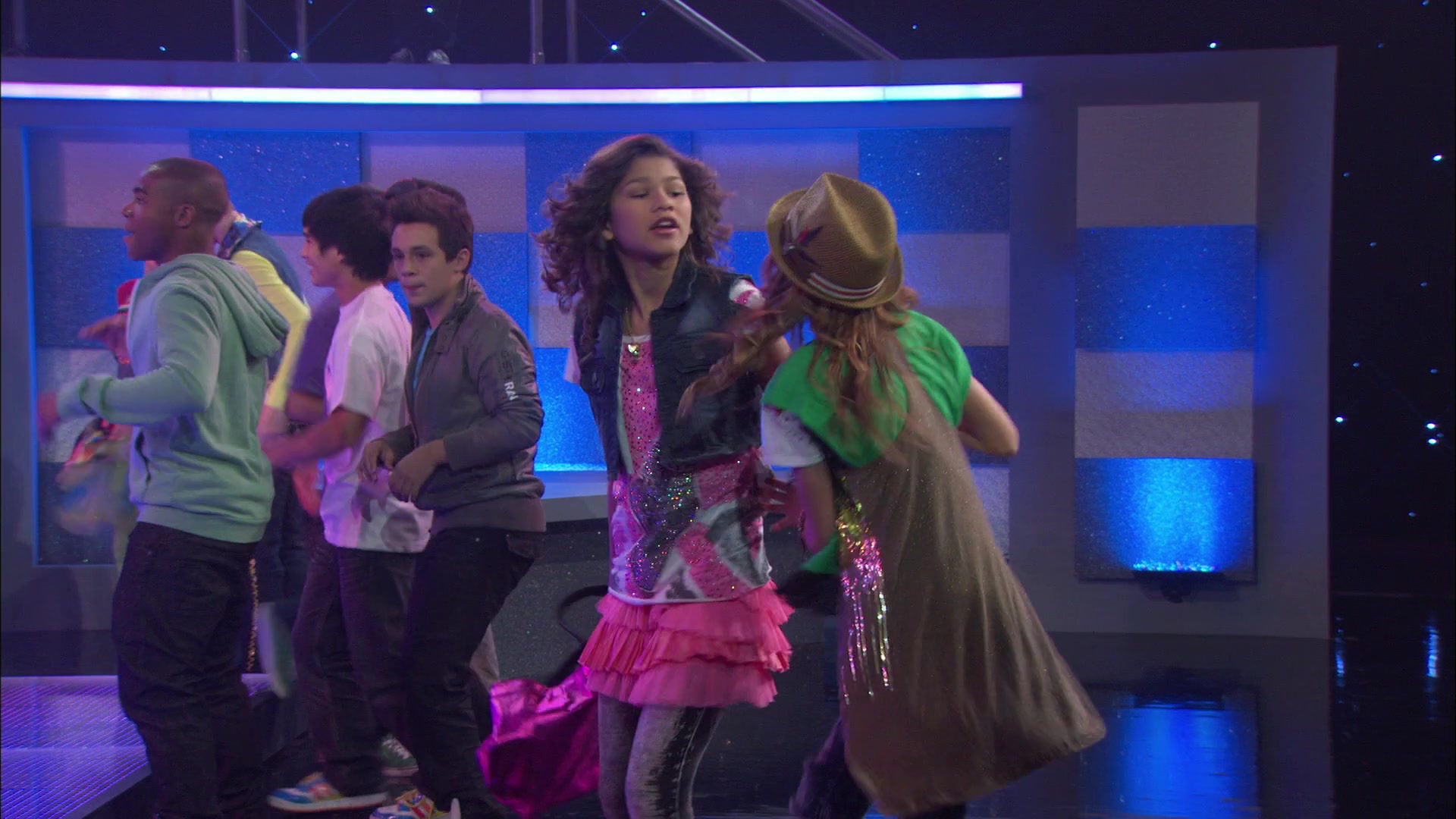 Shake_It_Up_S01E01_1080p_BTD_002630.jpg Shake_It_Up_S01E01_1080p_BTD_002630.jpg