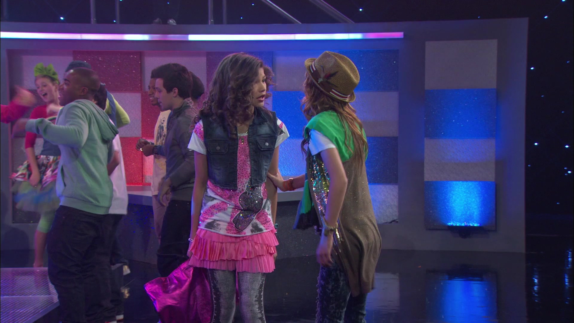 Shake_It_Up_S01E01_1080p_BTD_002632.jpg