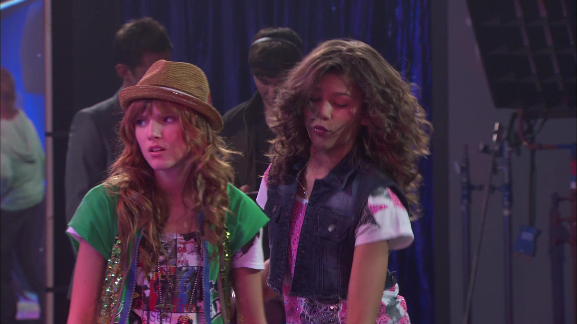 Shake_It_Up_S01E01_1080p_BTD_002642.jpg