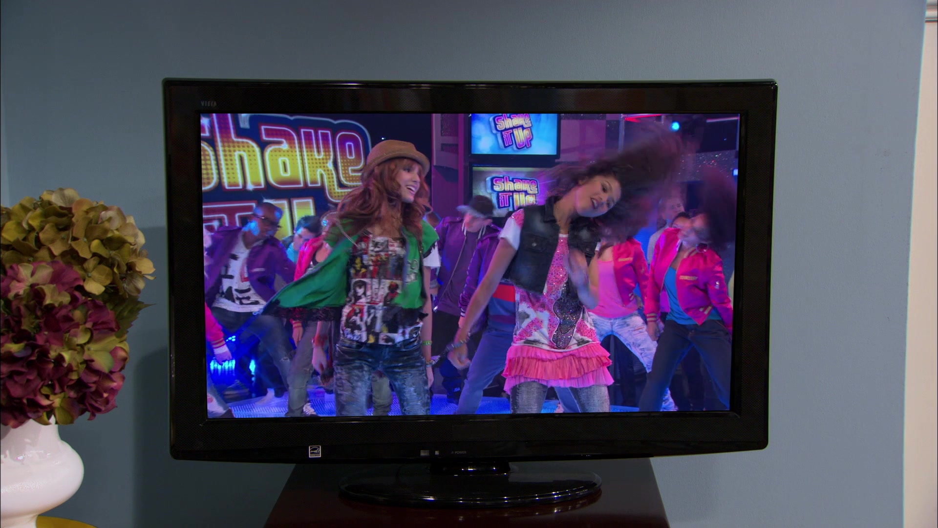 Shake_It_Up_S01E01_1080p_BTD_002800.jpg Shake_It_Up_S01E01_1080p_BTD_002800.jpg