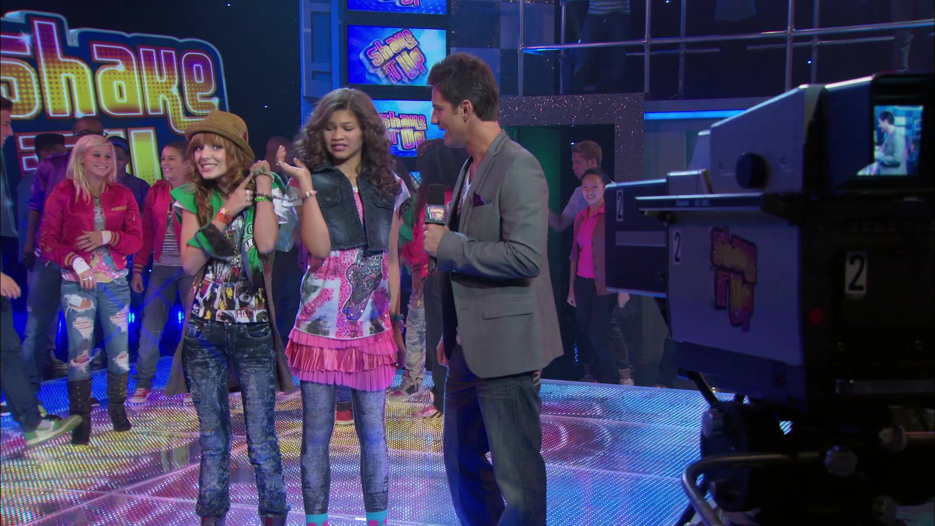 Shake_It_Up_S01E01_1080p_BTD_002859.jpg
