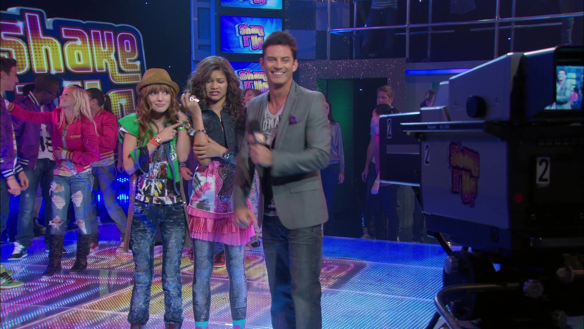 Shake_It_Up_S01E01_1080p_BTD_002863.jpg Shake_It_Up_S01E01_1080p_BTD_002863.jpg
