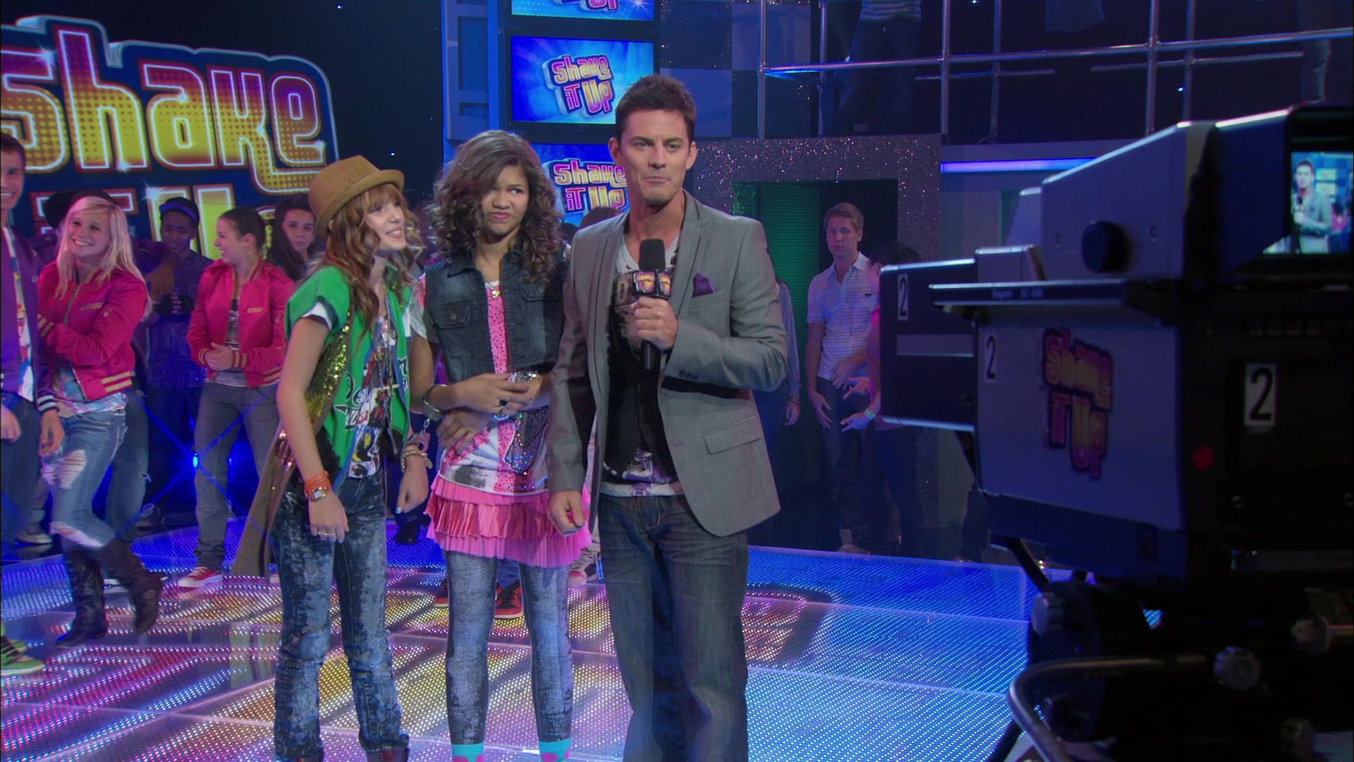 Shake_It_Up_S01E01_1080p_BTD_002867.jpg Shake_It_Up_S01E01_1080p_BTD_002867.jpg