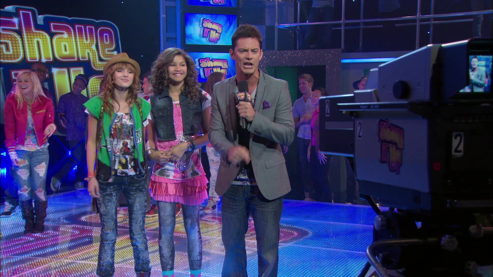 Shake_It_Up_S01E01_1080p_BTD_002874.jpg Shake_It_Up_S01E01_1080p_BTD_002874.jpg