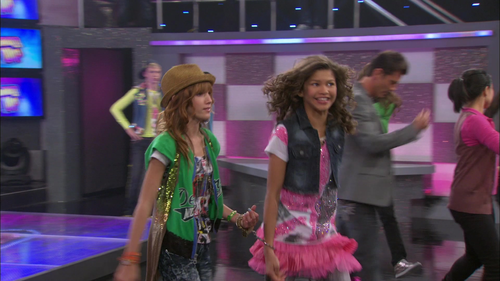 Shake_It_Up_S01E01_1080p_BTD_002895.jpg