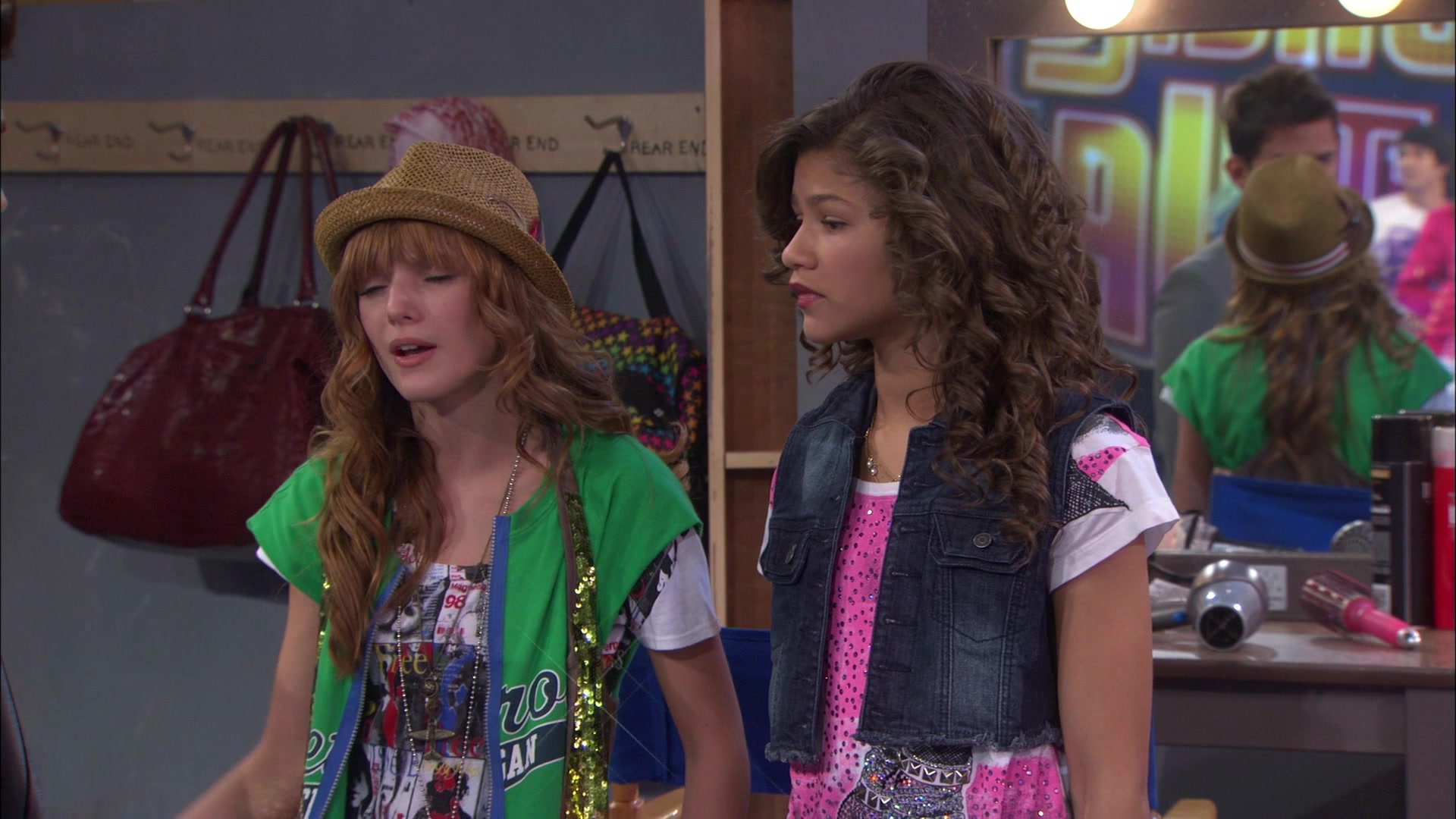 Shake_It_Up_S01E01_1080p_BTD_002919.jpg Shake_It_Up_S01E01_1080p_BTD_002919.jpg