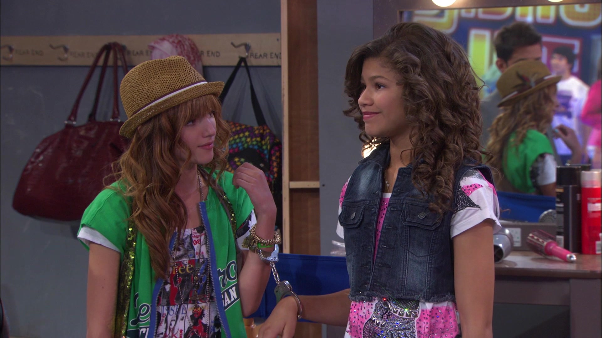 Shake_It_Up_S01E01_1080p_BTD_002932.jpg Shake_It_Up_S01E01_1080p_BTD_002932.jpg