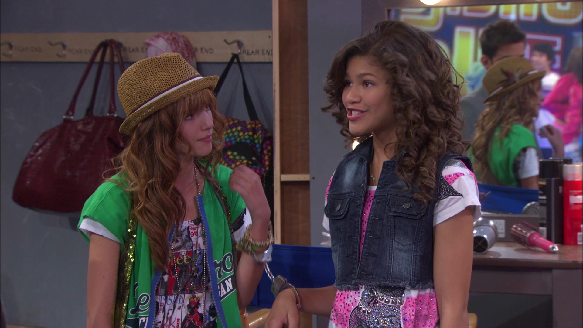 Shake_It_Up_S01E01_1080p_BTD_002933.jpg Shake_It_Up_S01E01_1080p_BTD_002933.jpg