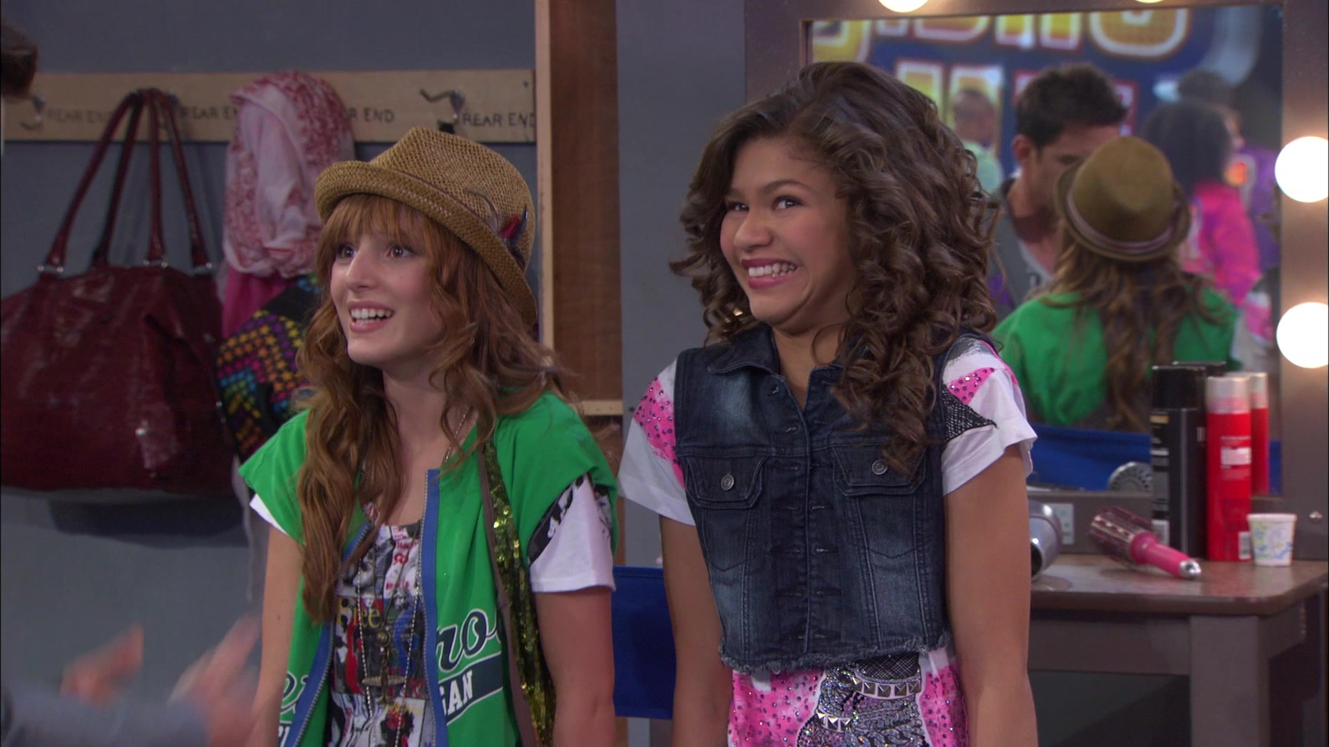 Shake_It_Up_S01E01_1080p_BTD_002944.jpg