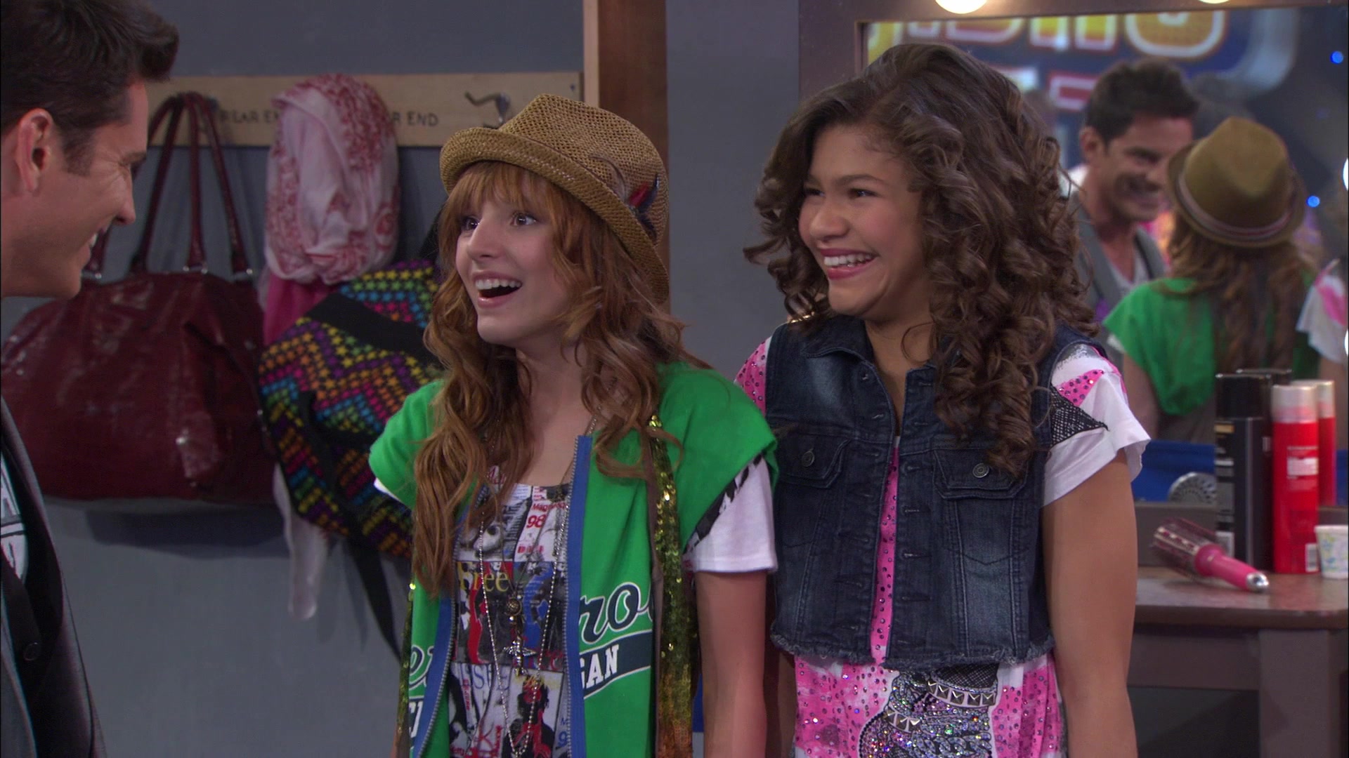 Shake_It_Up_S01E01_1080p_BTD_002959.jpg Shake_It_Up_S01E01_1080p_BTD_002959.jpg