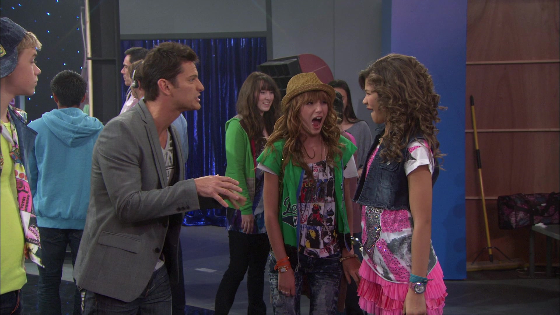 Shake_It_Up_S01E01_1080p_BTD_002998.jpg
