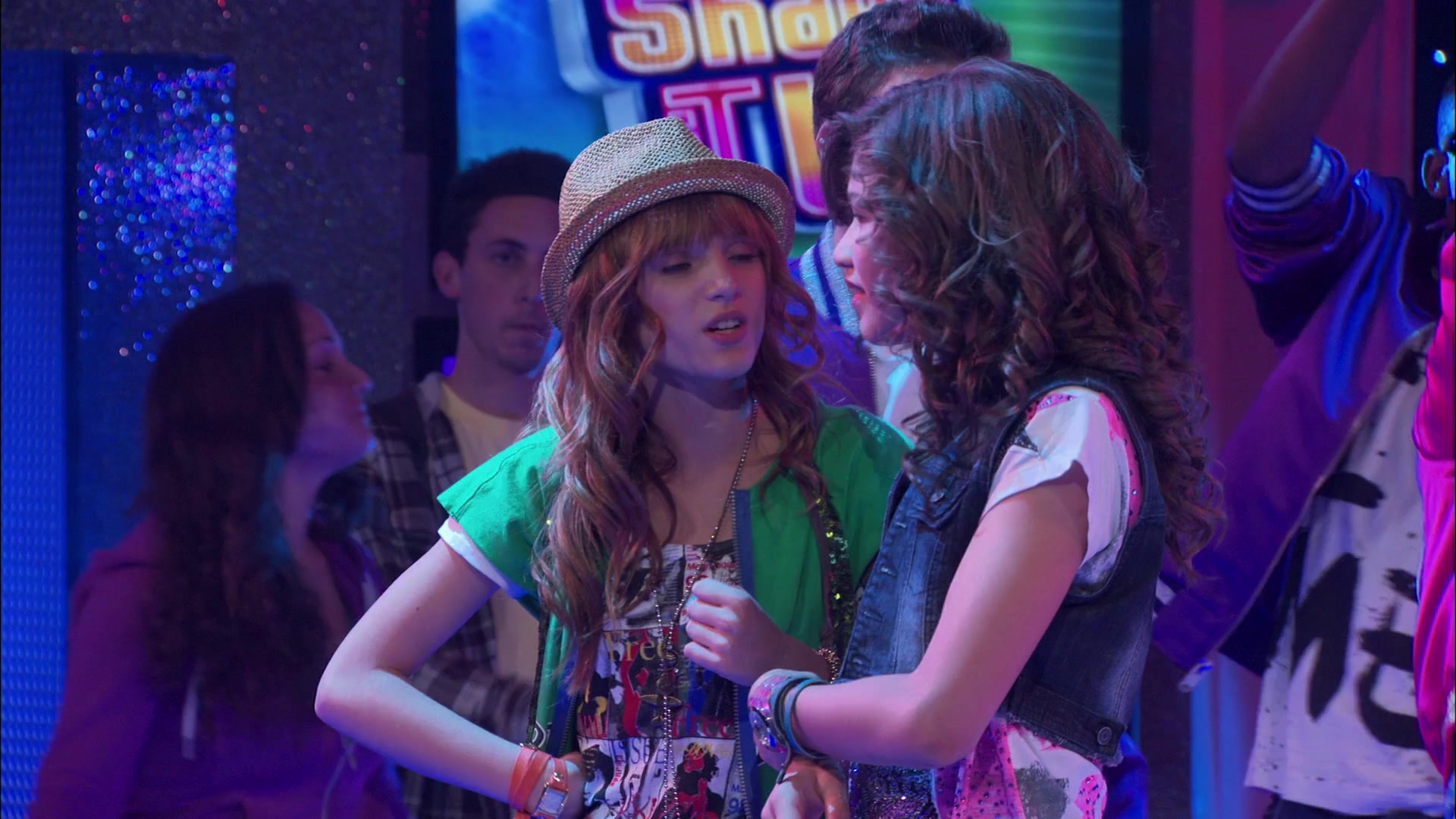 Shake_It_Up_S01E01_1080p_BTD_003072.jpg Shake_It_Up_S01E01_1080p_BTD_003072.jpg