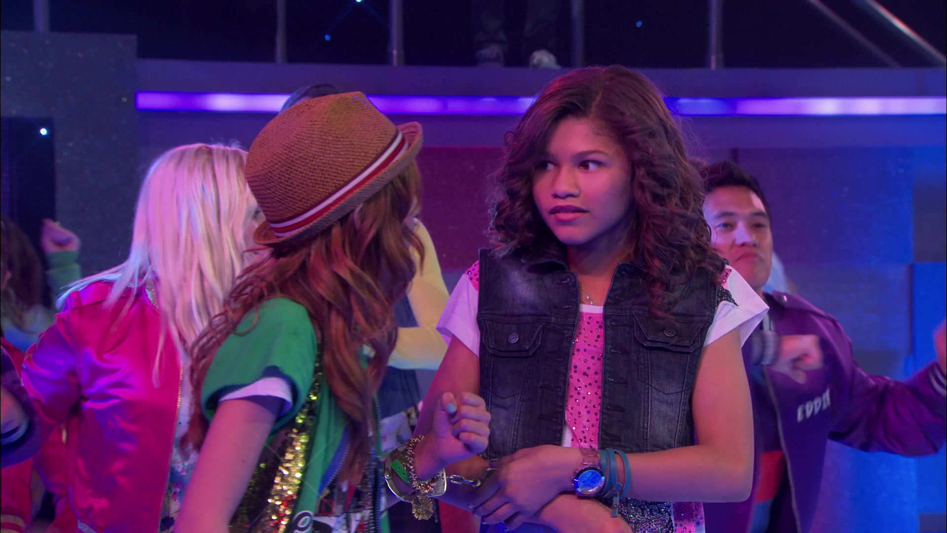 Shake_It_Up_S01E01_1080p_BTD_003074.jpg Shake_It_Up_S01E01_1080p_BTD_003074.jpg