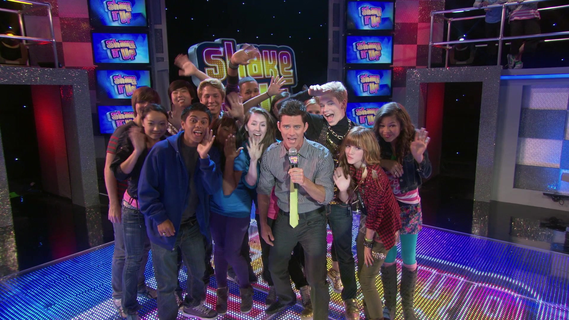 Shake_It_Up_S01E02_1080p_BTD_000030.jpg