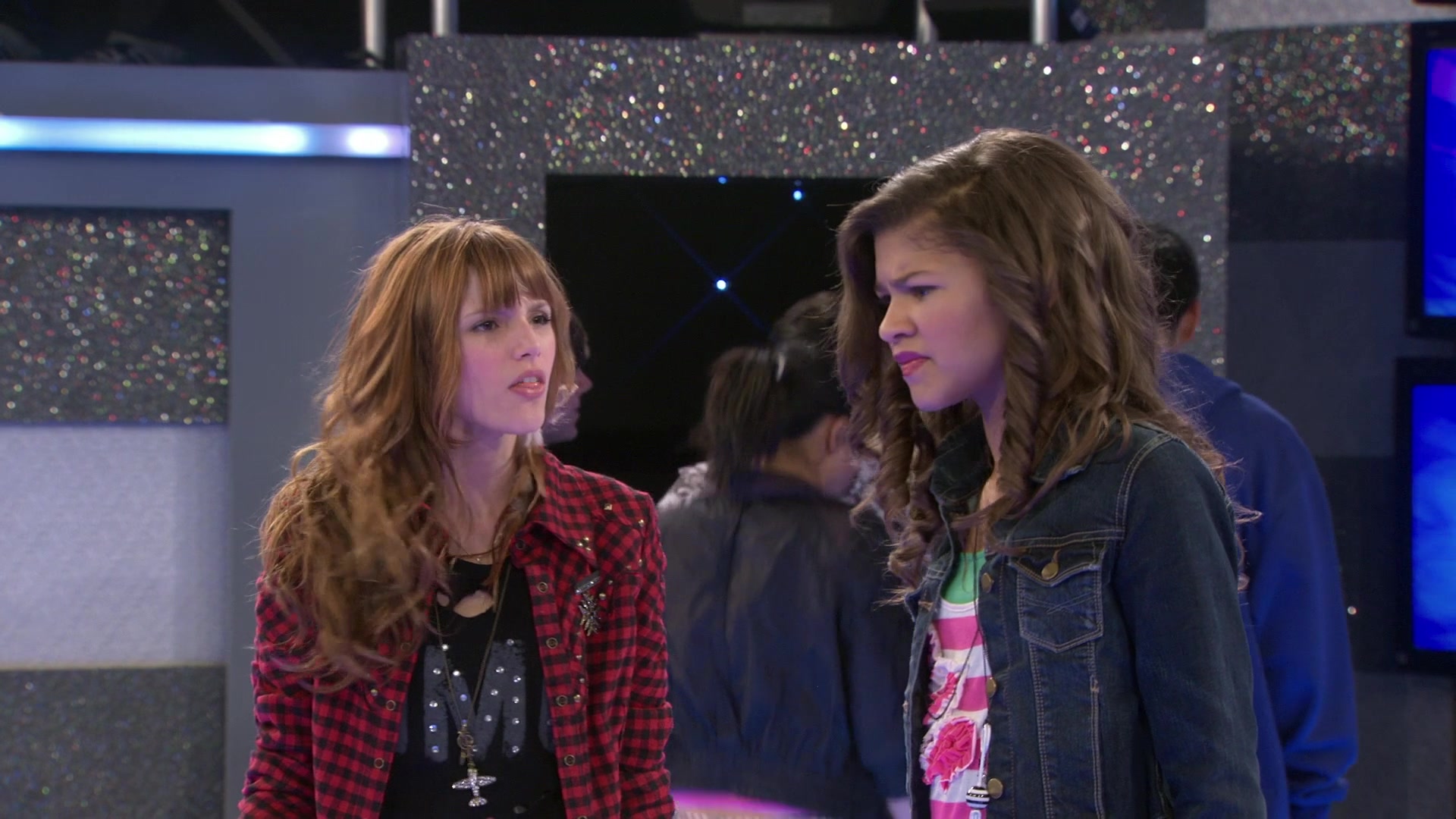 Shake_It_Up_S01E02_1080p_BTD_000049.jpg