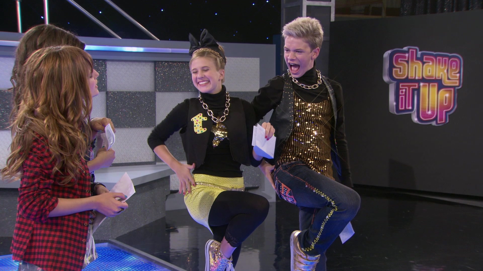 Shake_It_Up_S01E02_1080p_BTD_000125.jpg