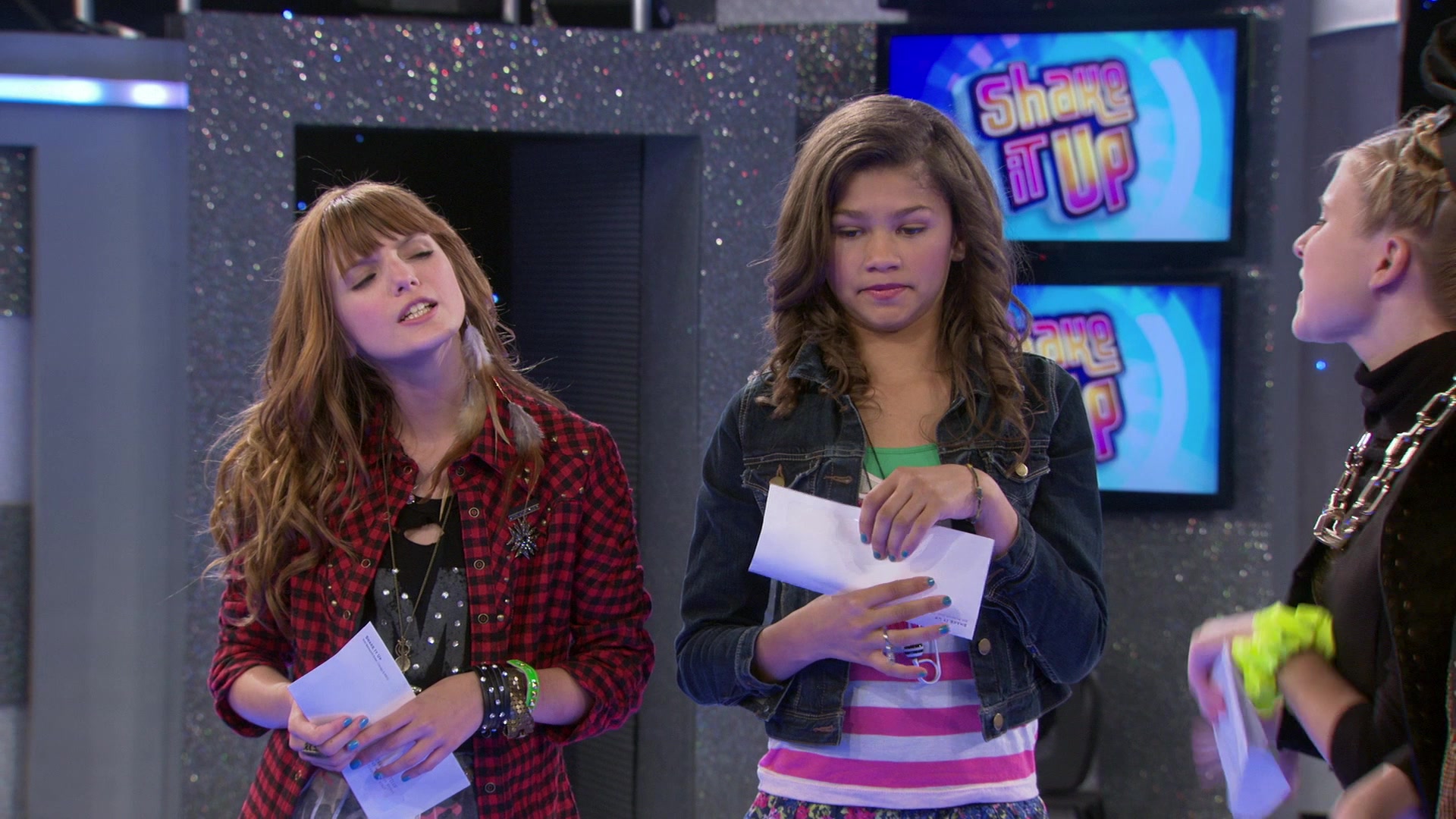 Shake_It_Up_S01E02_1080p_BTD_000127.jpg