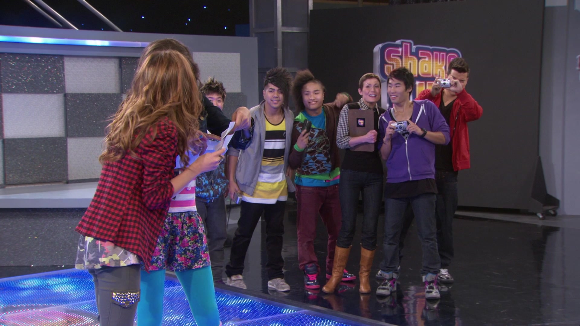 Shake_It_Up_S01E02_1080p_BTD_000163.jpg Shake_It_Up_S01E02_1080p_BTD_000163.jpg
