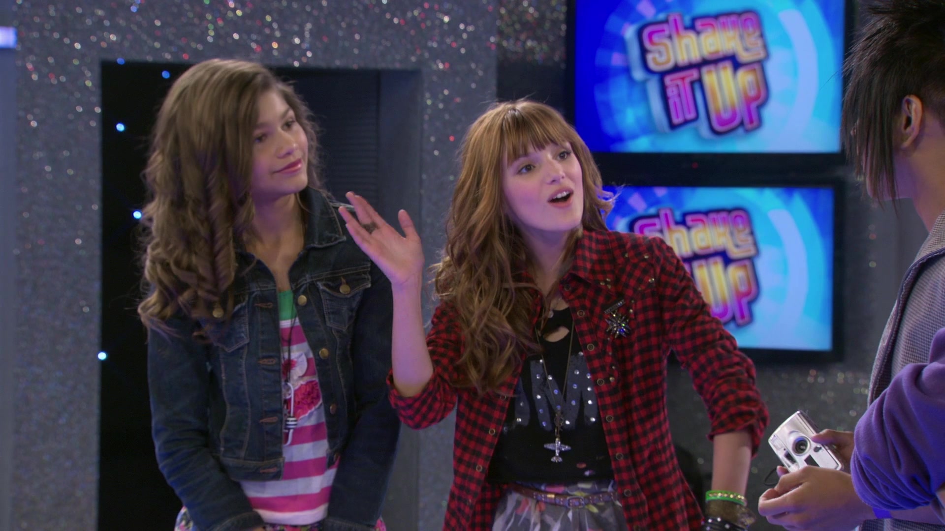 Shake_It_Up_S01E02_1080p_BTD_000194.jpg Shake_It_Up_S01E02_1080p_BTD_000194.jpg