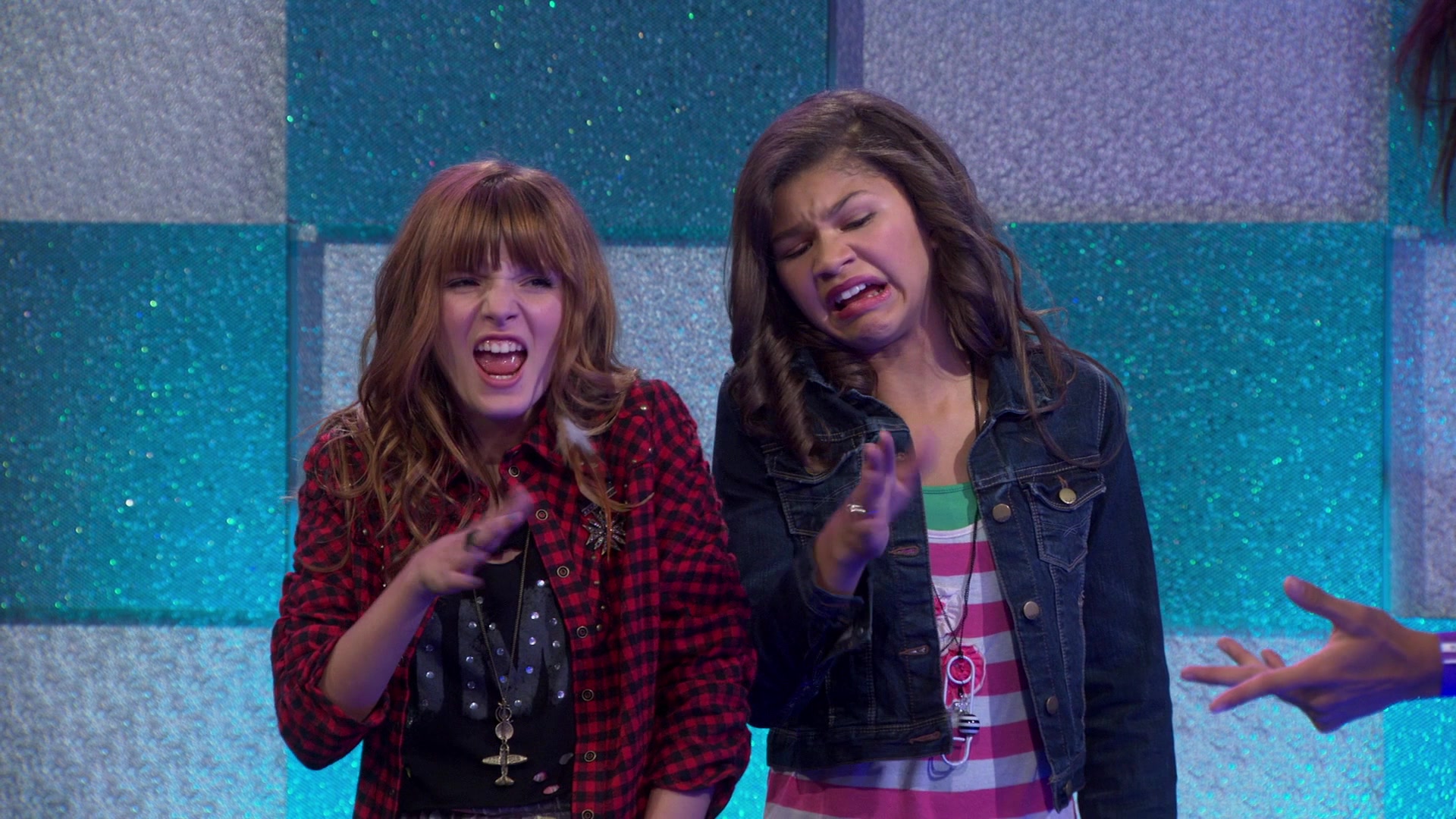 Shake_It_Up_S01E02_1080p_BTD_000377.jpg