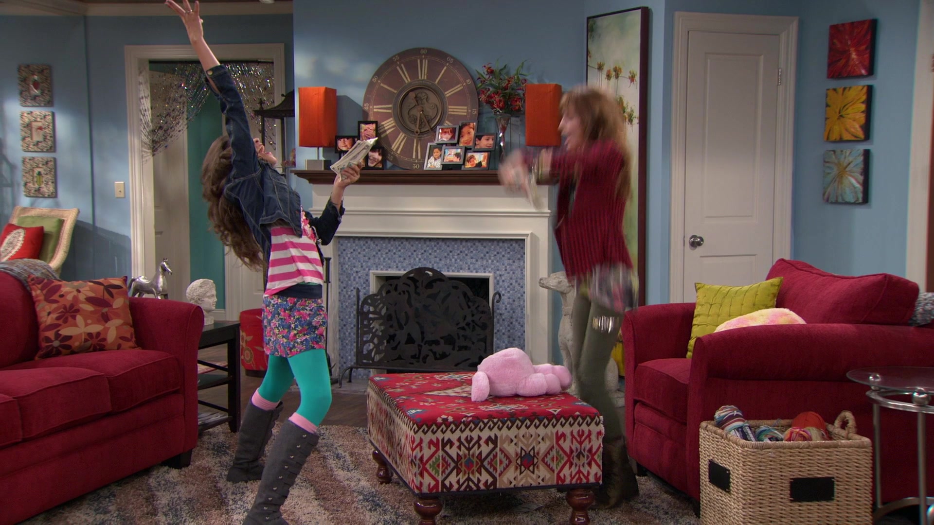 Shake_It_Up_S01E02_1080p_BTD_000553.jpg Shake_It_Up_S01E02_1080p_BTD_000553.jpg