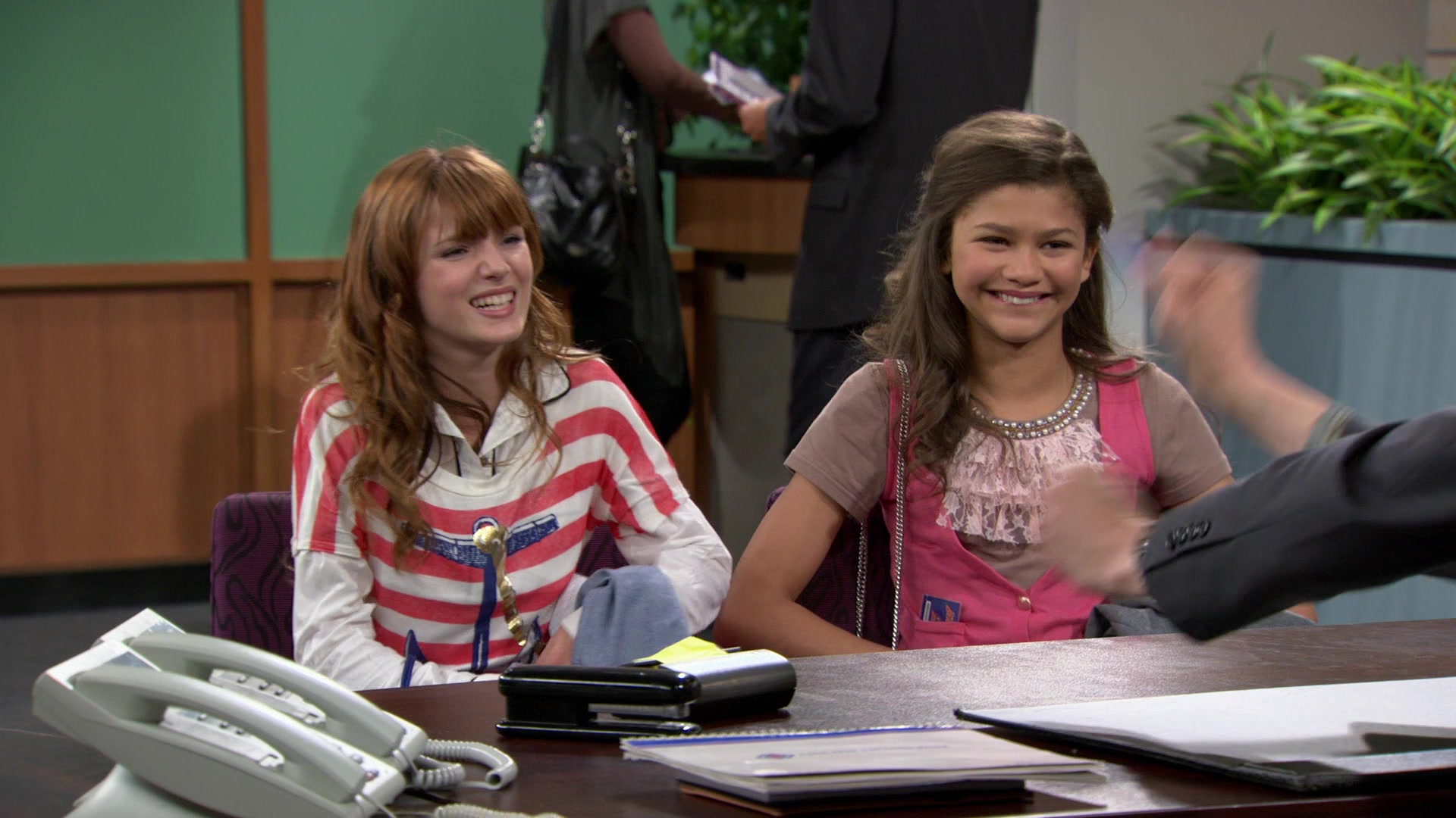 Shake_It_Up_S01E02_1080p_BTD_000831.jpg