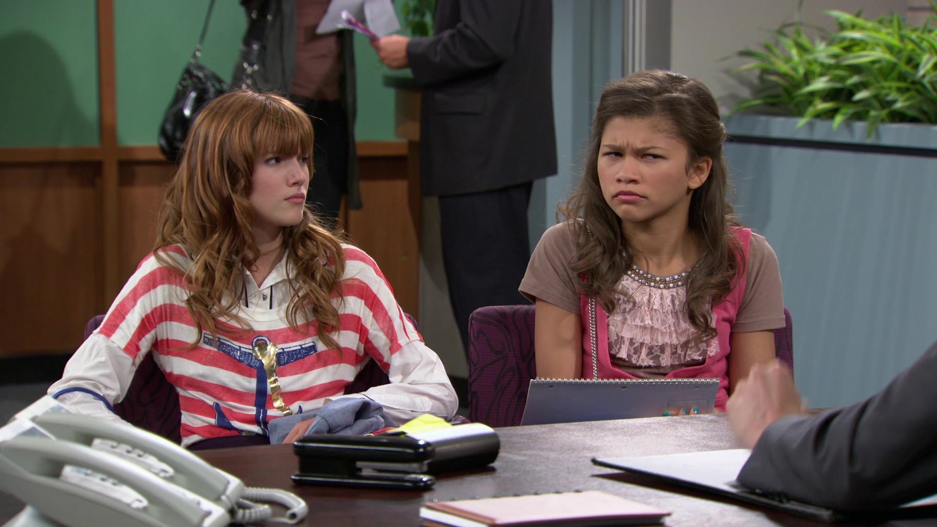 Shake_It_Up_S01E02_1080p_BTD_000889.jpg Shake_It_Up_S01E02_1080p_BTD_000889.jpg