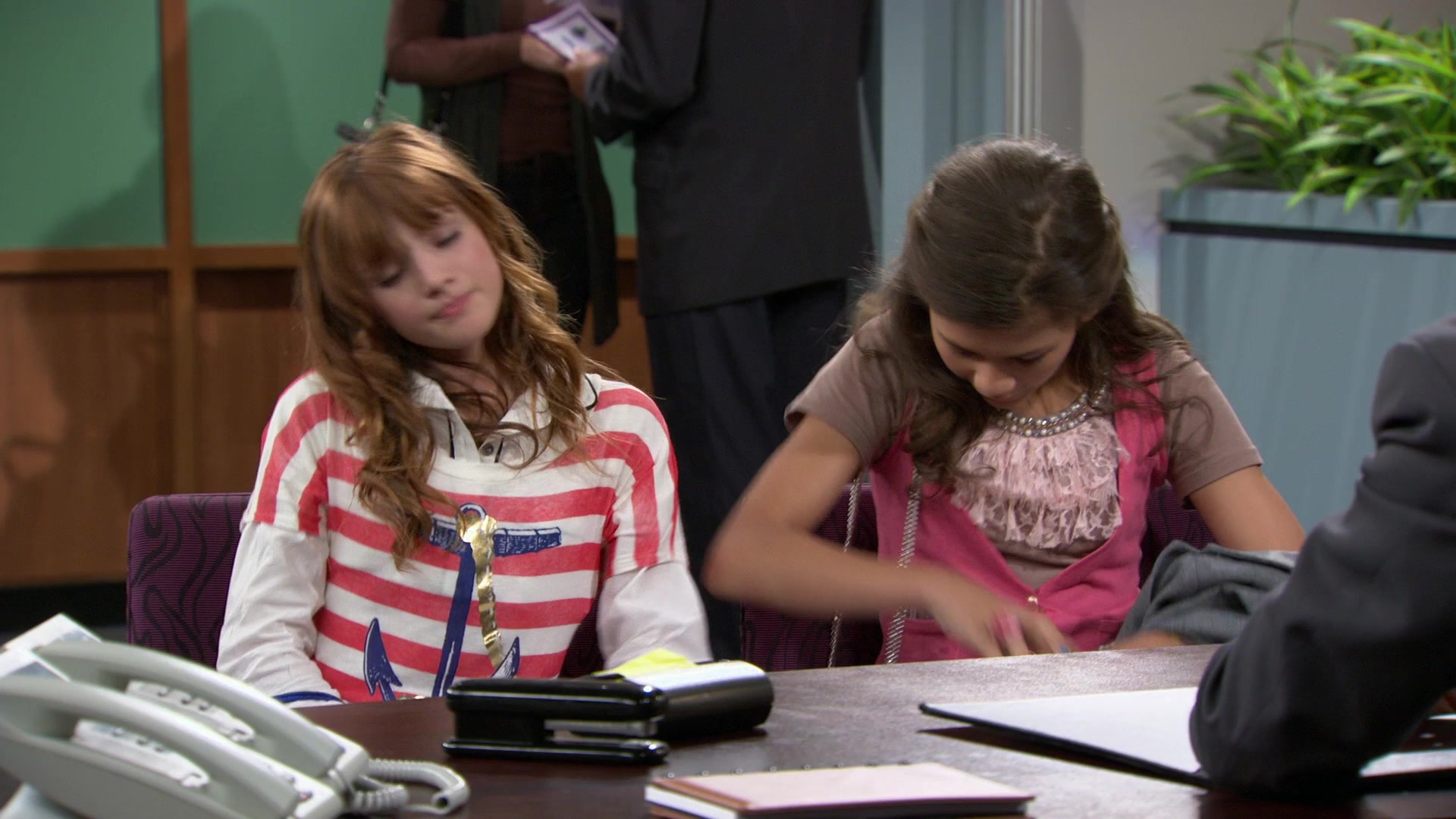 Shake_It_Up_S01E02_1080p_BTD_000896.jpg Shake_It_Up_S01E02_1080p_BTD_000896.jpg