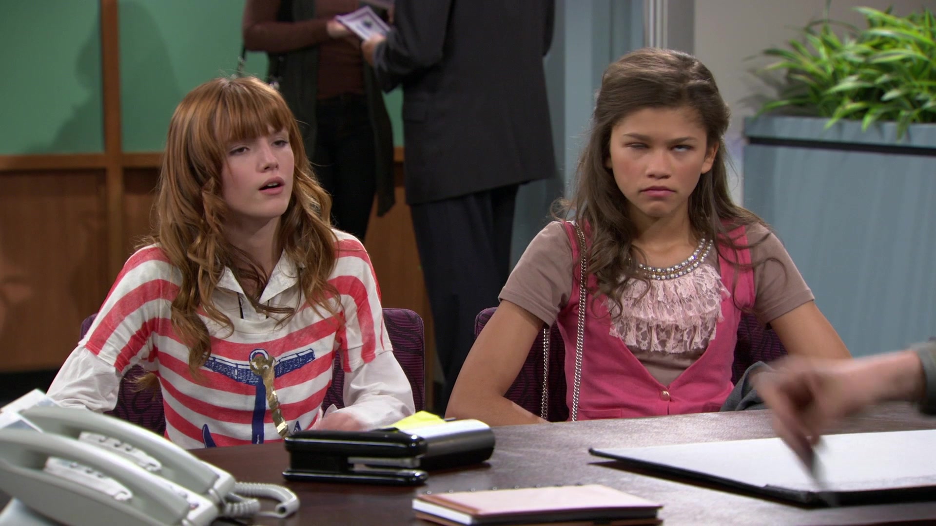 Shake_It_Up_S01E02_1080p_BTD_000927.jpg Shake_It_Up_S01E02_1080p_BTD_000927.jpg